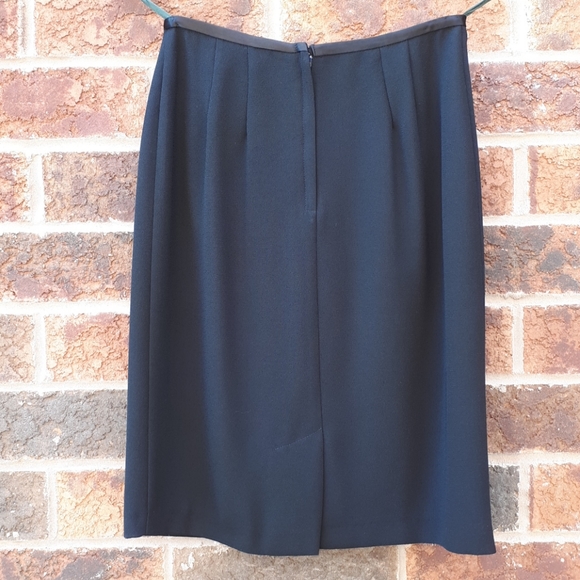 Braemar Petites 2 Piece Black Skirt and Vest Suit - Picture 3 of 5